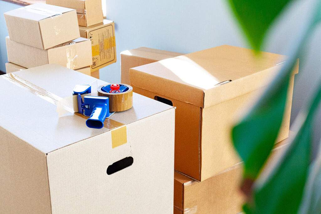 Packing Service Manchester - Removals-Company-Manchester-Best-Moving-Company-In-Manchester-family-moving-house-01